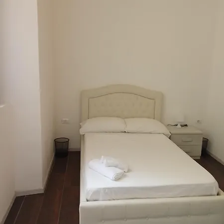 L'affaire Du Collier בית הארחה *