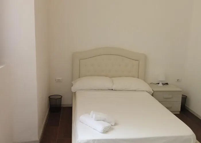 L'affaire Du Collier Πανσιόν *